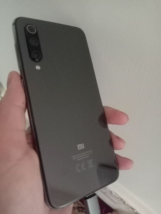 Mi 9 SE sotiladiiiiiiiii