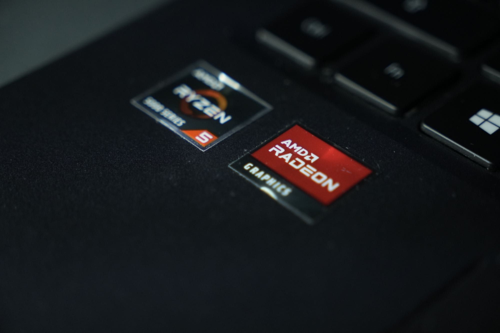 Acer Aspire 5 + мишка Glorious Model O + калъф