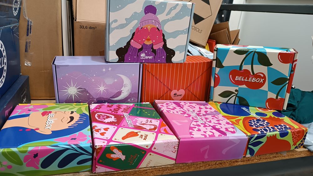 Цветни опаковъчни кутии