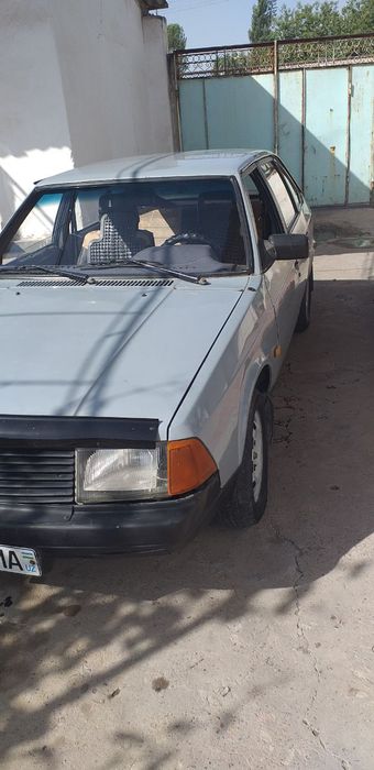 Maskvich 2141 sotiladi benzinda yurishi yumshoq motor qilingan