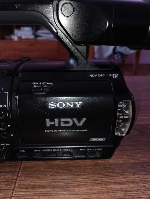 Видеокамера soni HDV модел HVR-Z1E