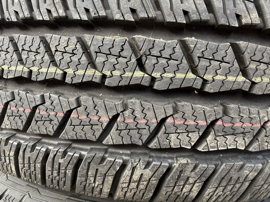 Jante Mercedes Sprinter Noi 225 75 16C Continental iarna Noi 2024