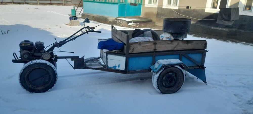Продам мотоблок .с прицепом.