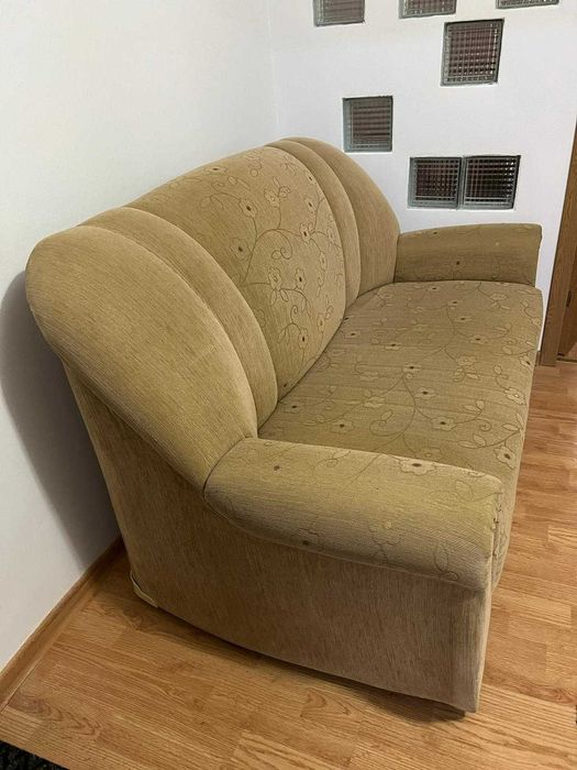 Vand canapea, 2 locuri, neextensibila, stare foarte buna