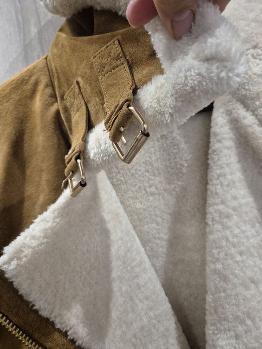 Велурено яке ектествена кожа с топла подплата.Много запозено,