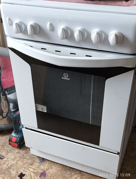 Продам газ плиту с духовкой