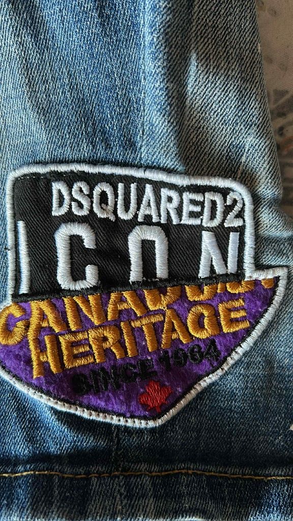 Къси дънки на DSQUARED2
