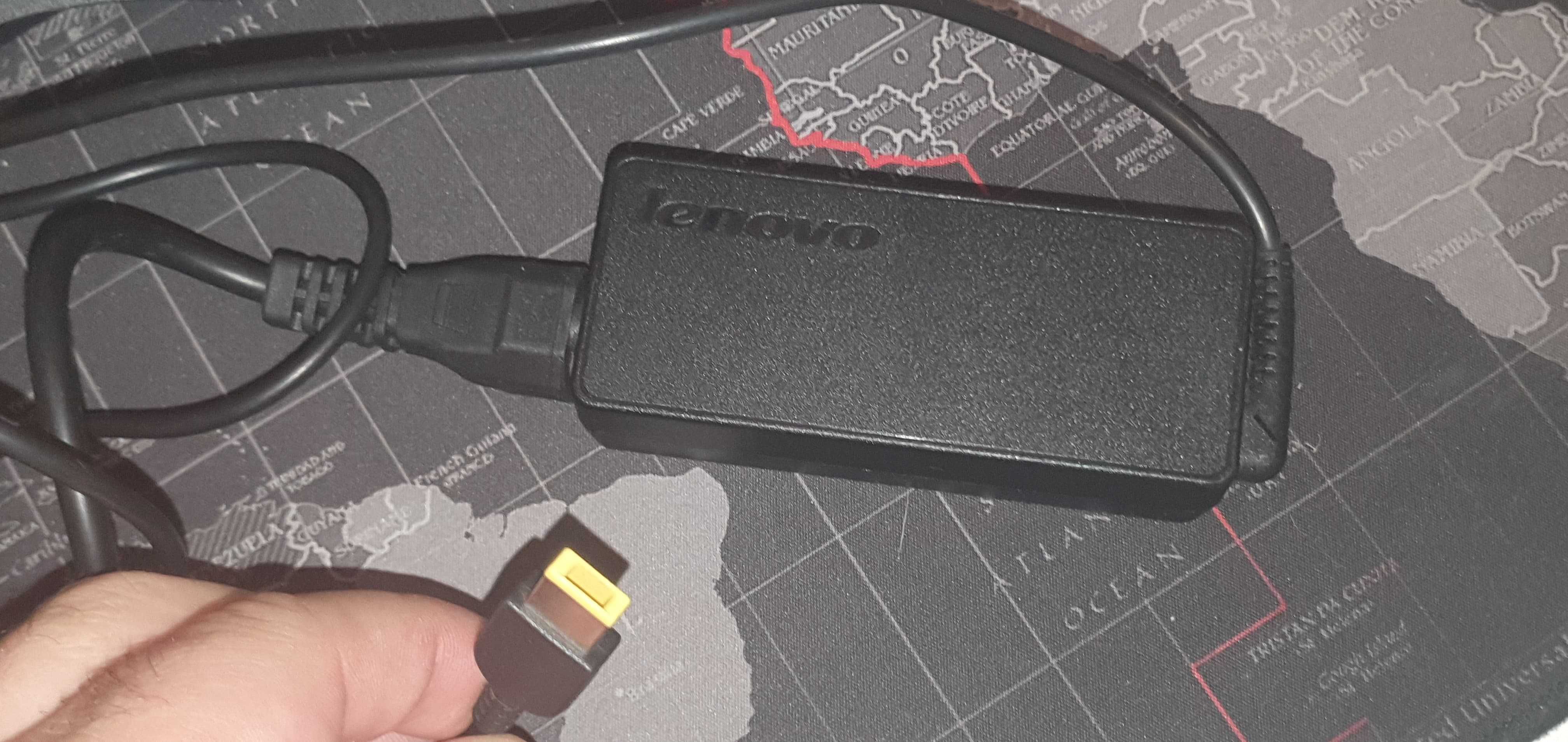 Incarcator pentru laptop Lenovo.