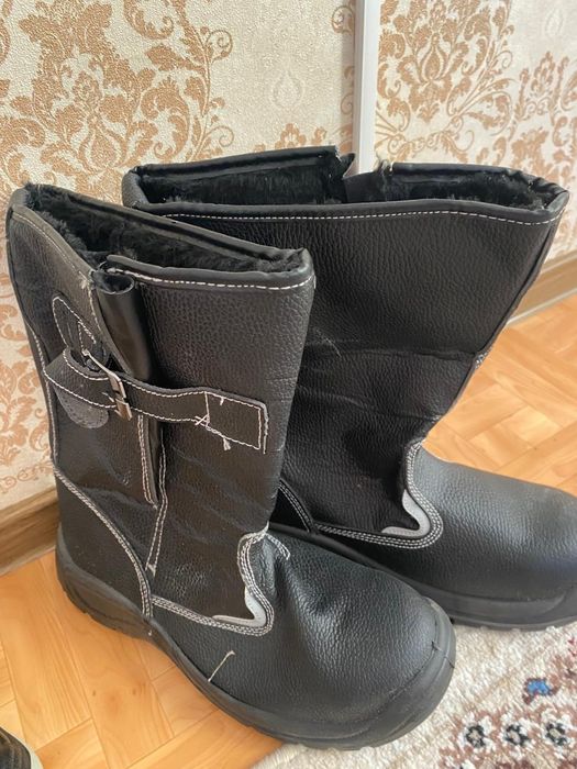 Продам обувь, три пары