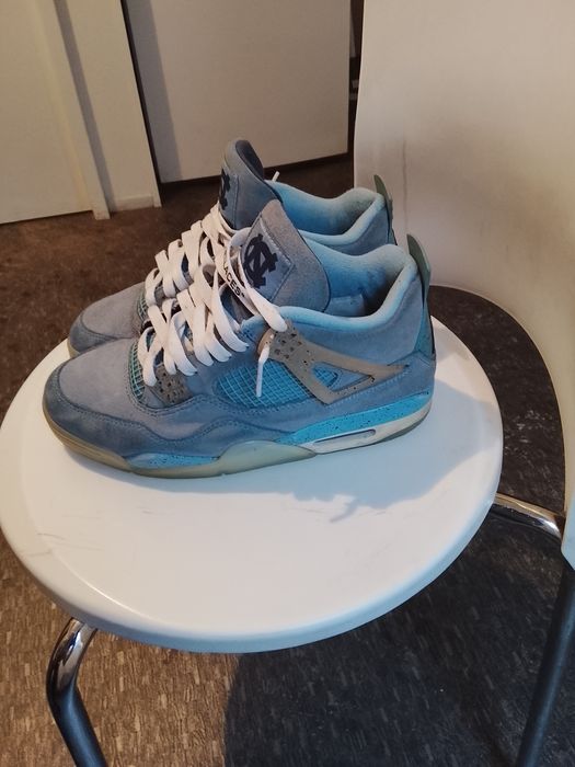 De vânzare , adidași