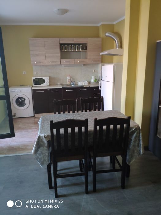 Апартамент тристаен под наем