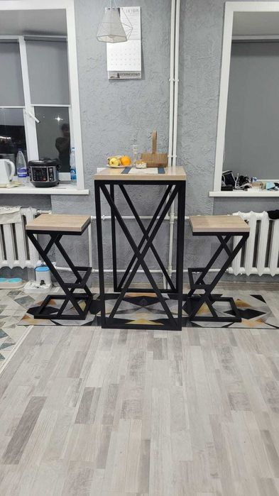 Барный стол и два стула