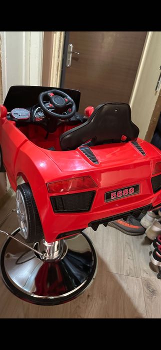 Детское кресло для стрижки детей