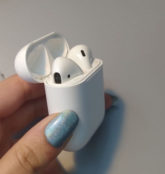 Handsfree Apple AirPods 2, White, destul de noi