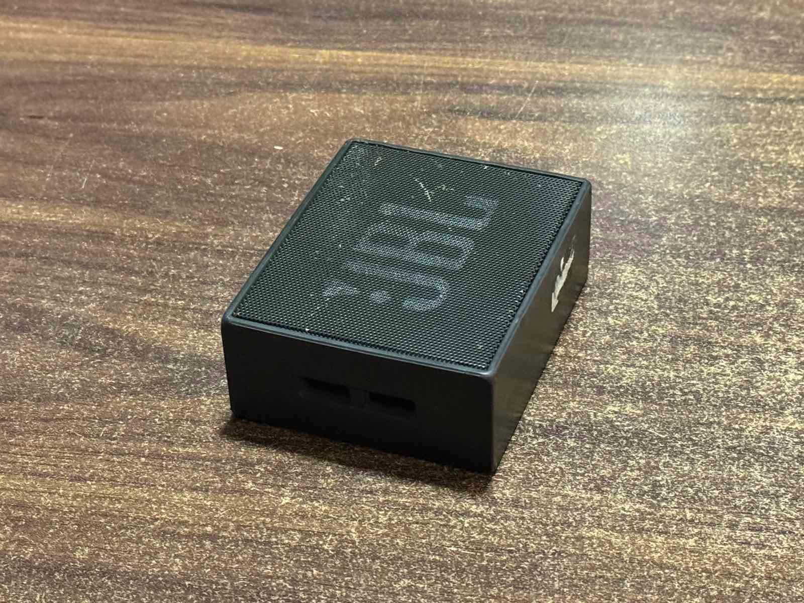 Продавам преносима тонколонка JBL GO