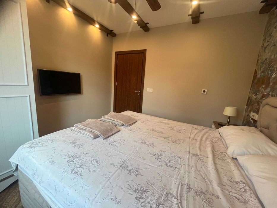 Луксозен двустаен апартамент под наем до река Дунав – център