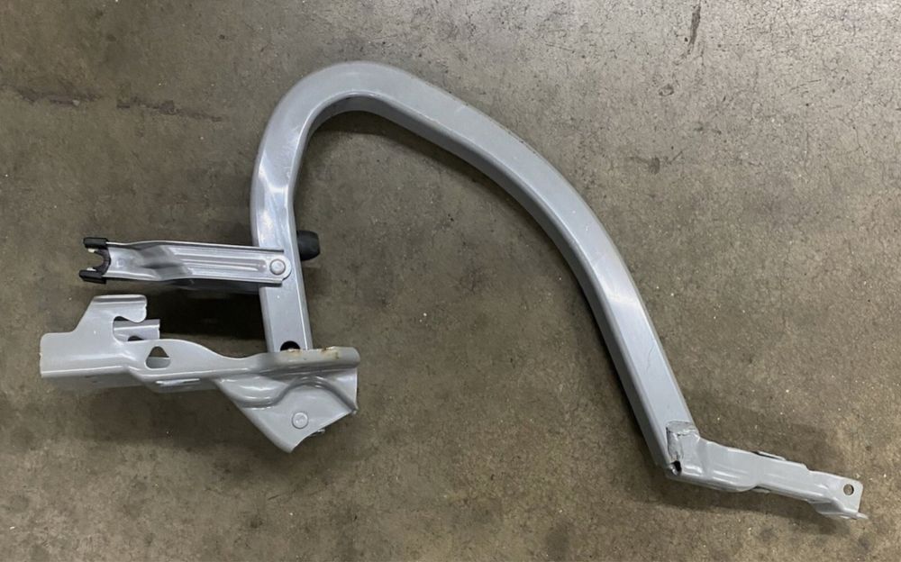 Продам петли от крышки багажника Кия К5 2023 года новые оригинал!