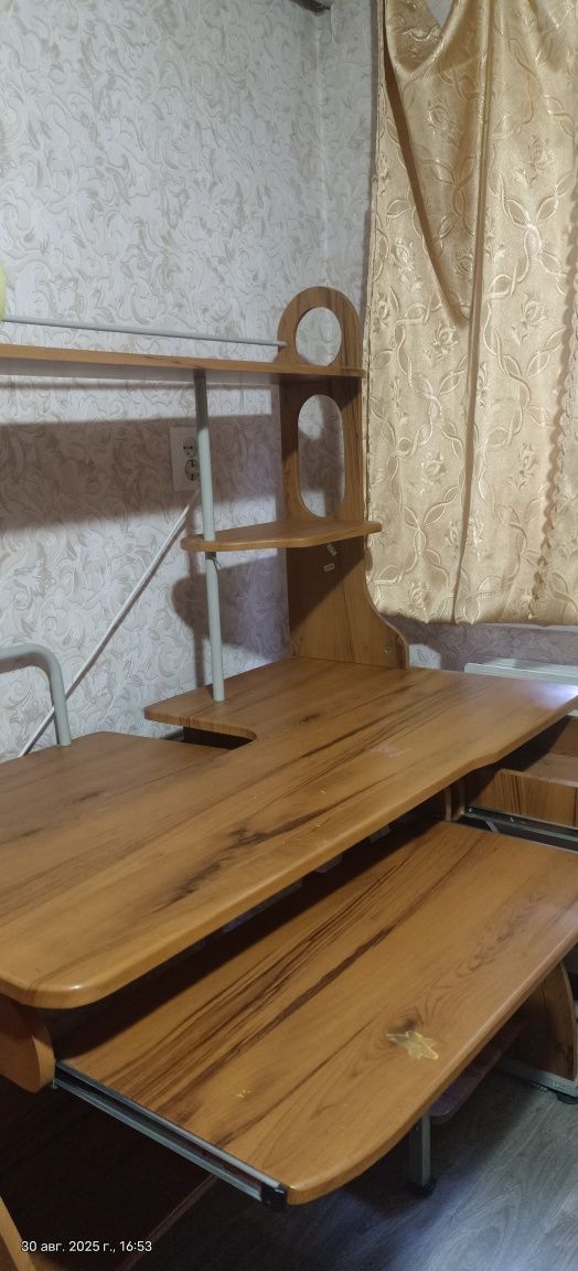 Продам стол для школьника, компьютерный