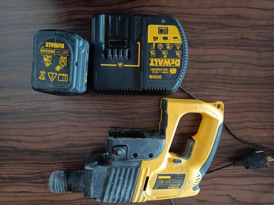 Перфоратор DEWALT модел DW004 24V