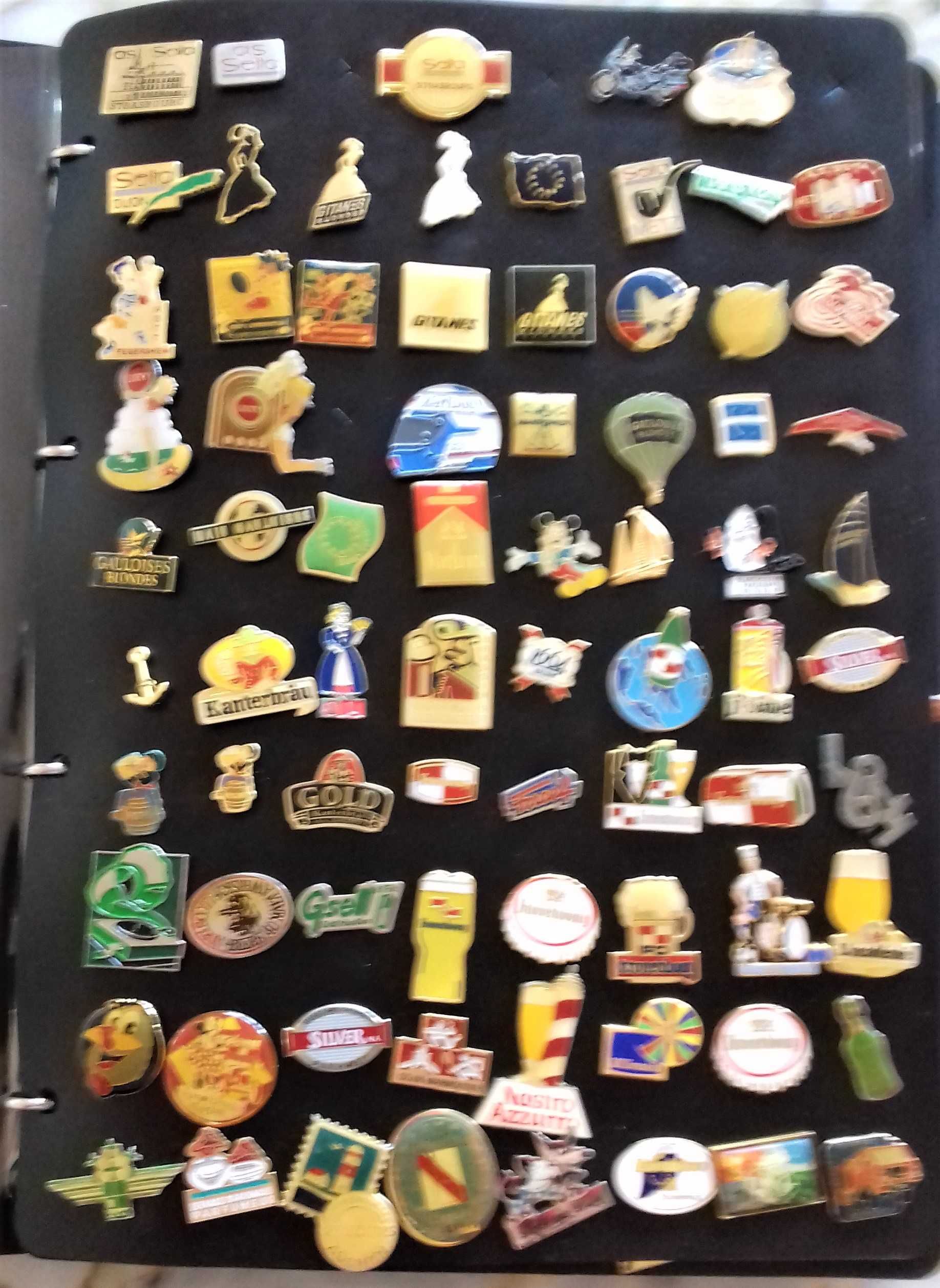 Pins vintage - impresionanta colectie de peste 750 piese