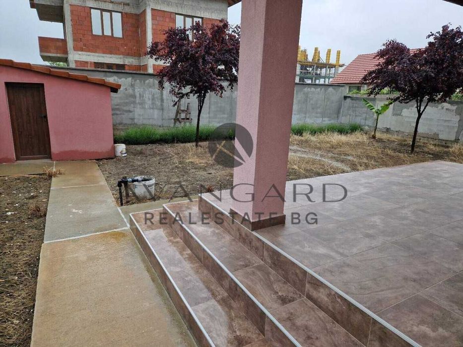 Продава се Къща в Пловдив, Остромила - 162 кв.м за 2328 €/кв.м - Снимка #11