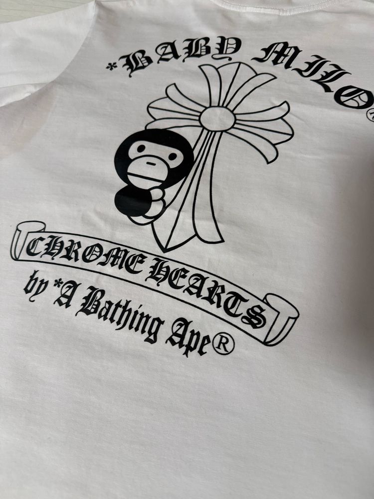 Бяла тениска колаборация на Bape и Chrome hearts
