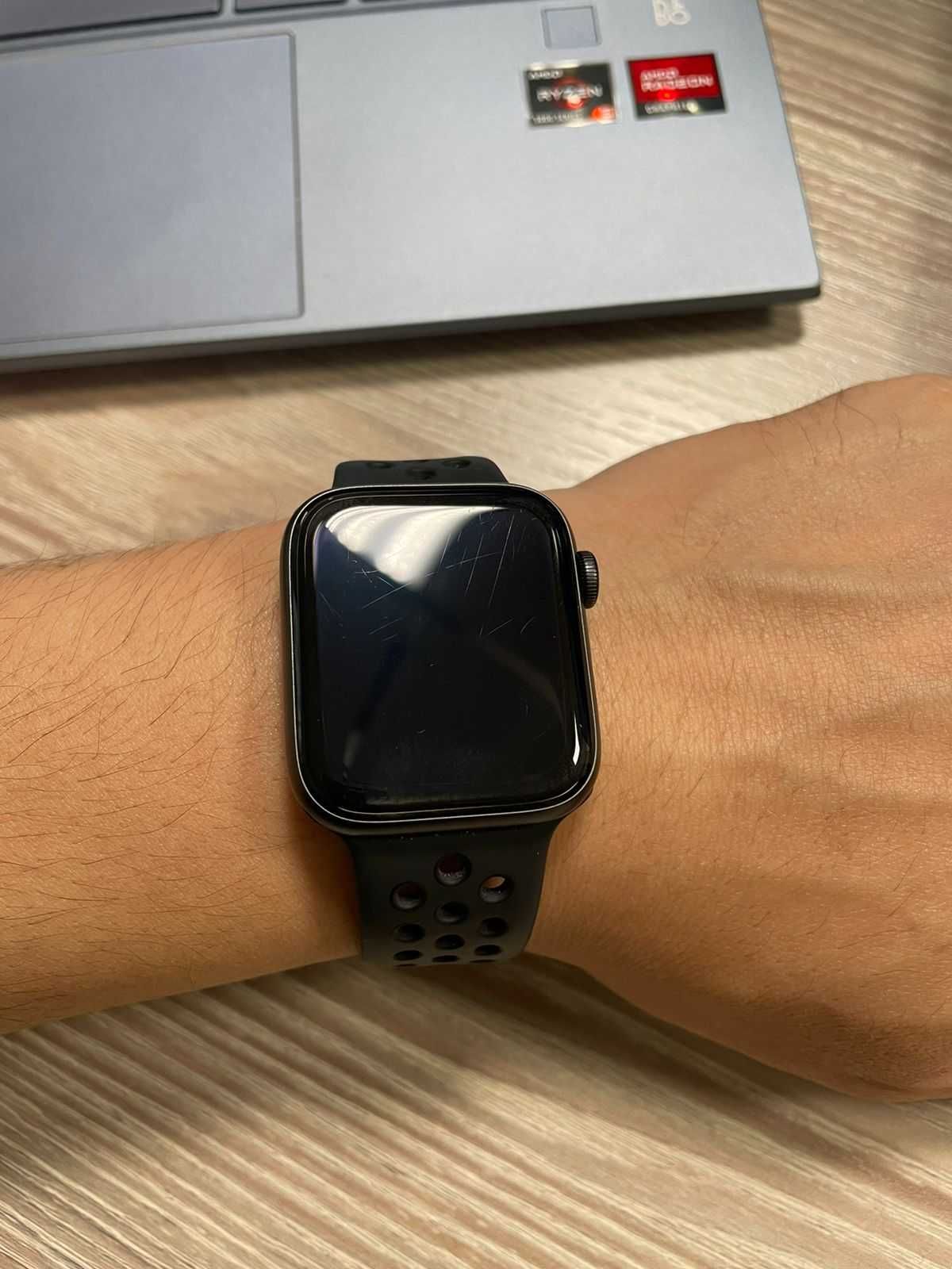 Apple Watch SE Nike 44 mm