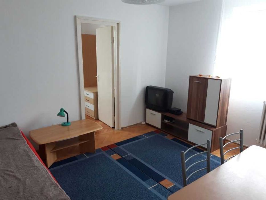 Dau în chirie apartament mic de 2 camere