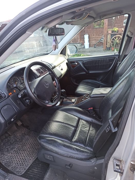 Mercedes ML 270   preț 1900 euro
