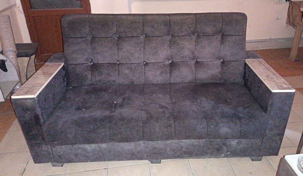 Divan sotiladi Srochniy 700mingdan