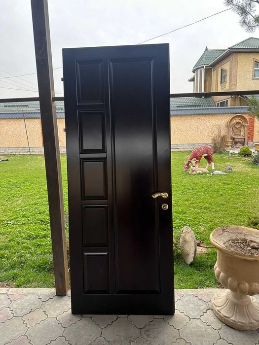 Дверь из чистого дерева