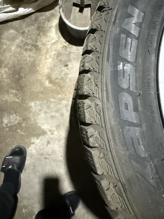 Шины KAPSEN почти новые идеялное состаяние