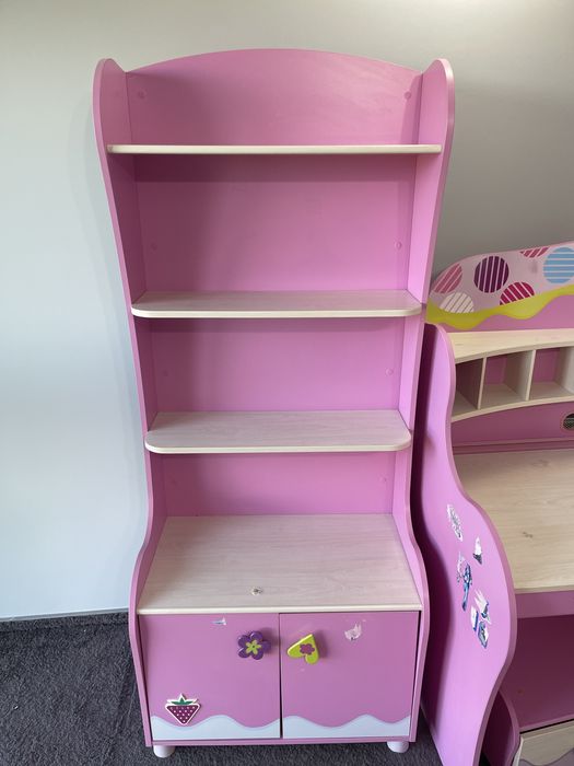 Dormitor birou noptiera dulap si pat copil fetita