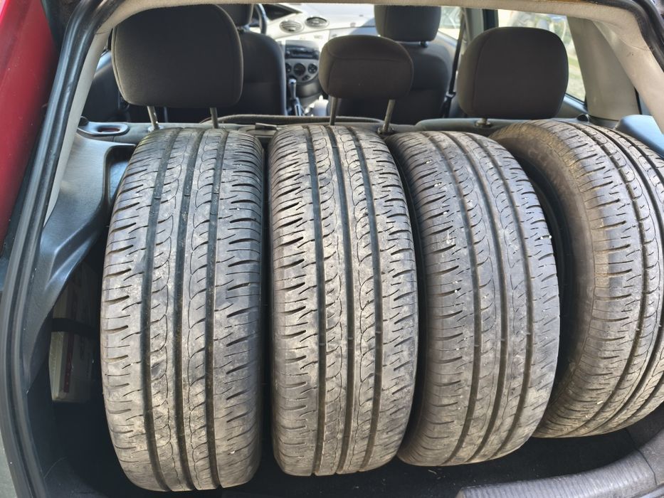 Vând Ford Focus 1,6 benzină