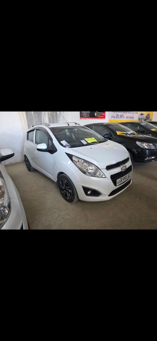 Chevrolet spark.