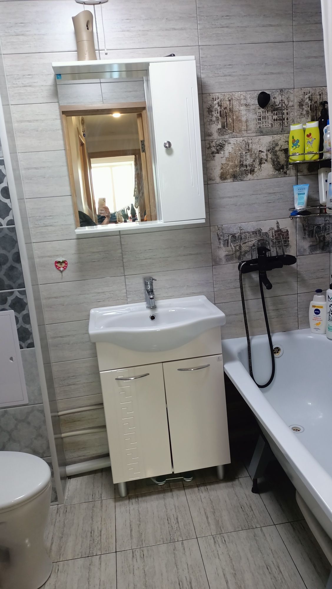 3 микр. 22 дом .Продам 3 комнатную квартиру
