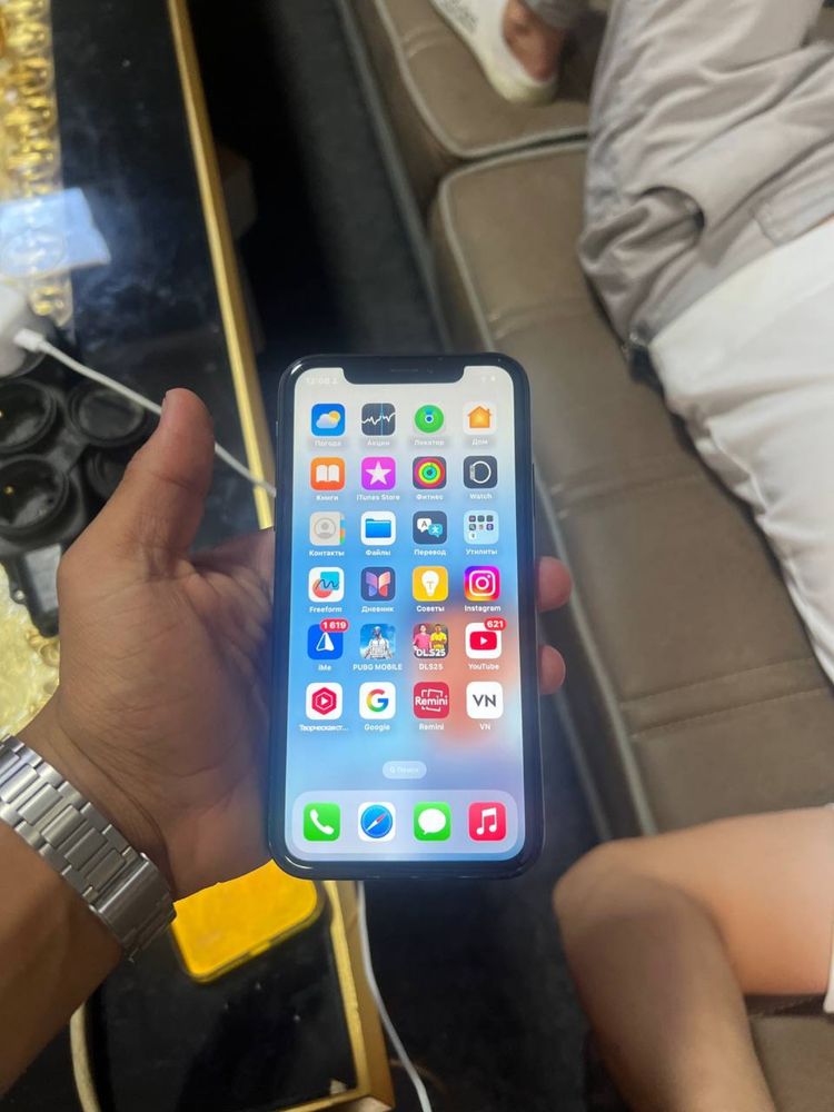 Iphone xr aybi rasmda 1 milon
