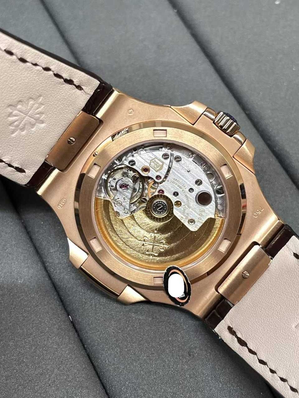 Часовници Patek Philippe Nautilus злато/кожа