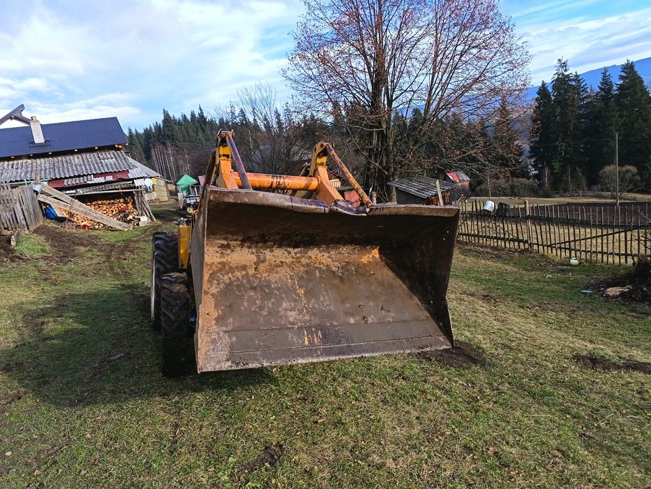 Încărcător frontal