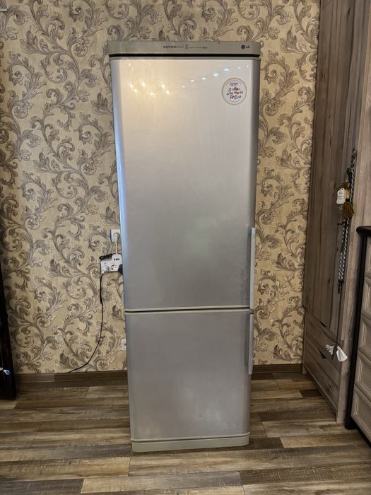 Продам Холодильник lg