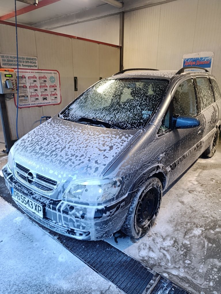 Автомобил Опел Зафира