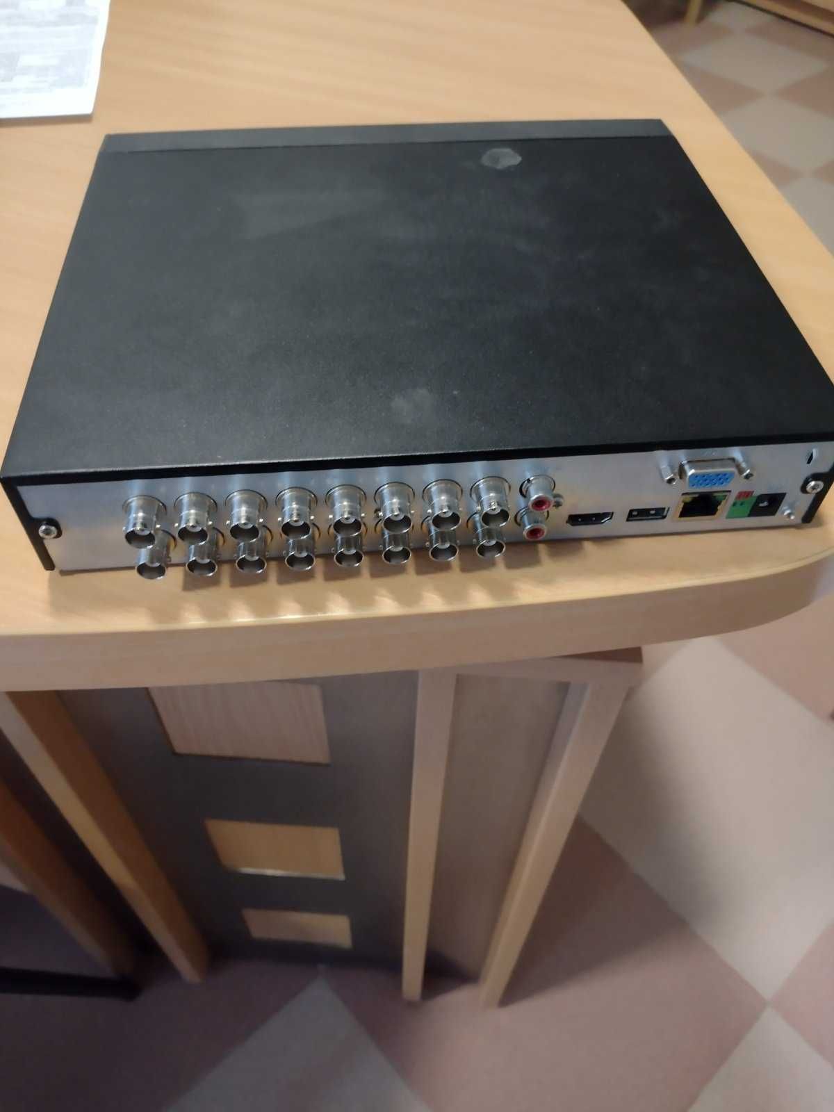 Видеорекордер HCVR 4116HS-S3 оборудван с HDD 1 TB работил 2 месеца.