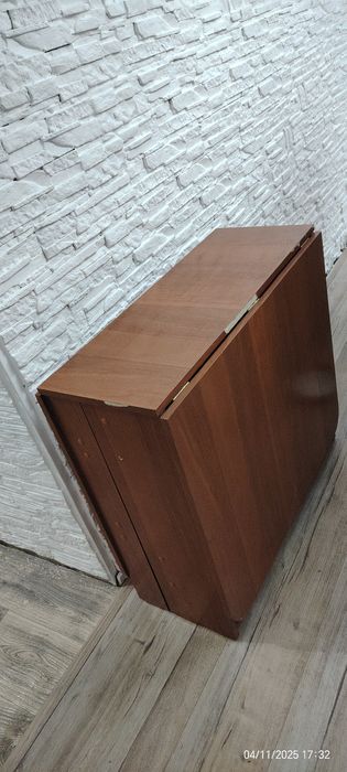 Продаю стол-книжку б\у