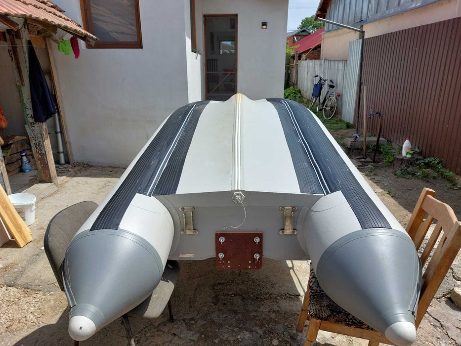 Barca Pneumatica cu motor
