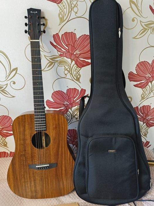 Продам гитару с небольшим дефектом