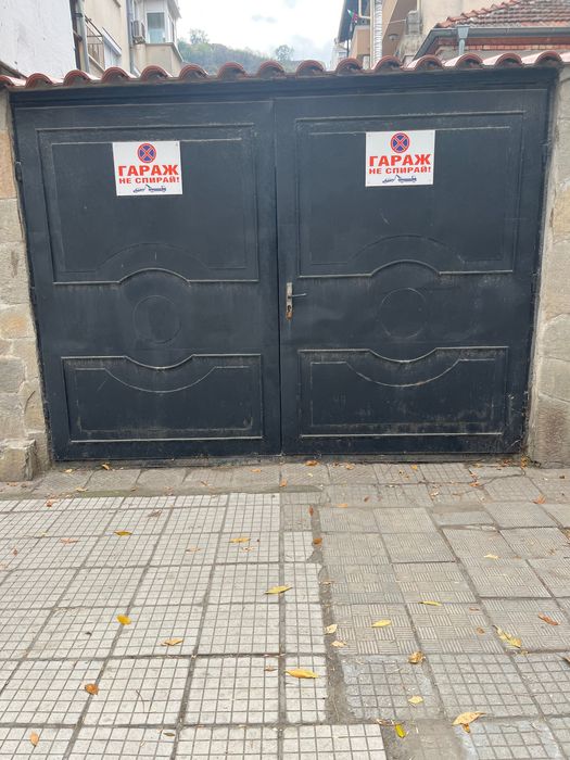 Метална гаражна врата