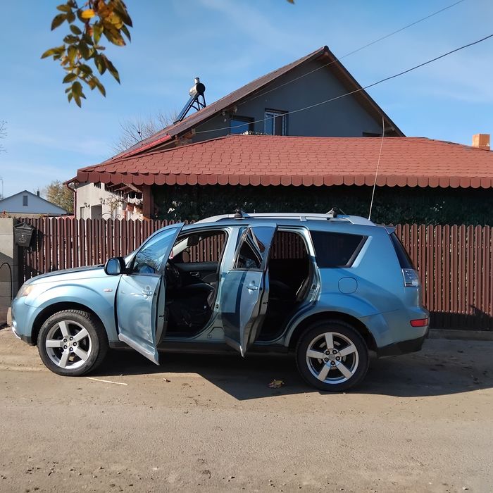 Vand sau schimb tot cu suv Mitsubishi othlande motor 2.0 140 cp