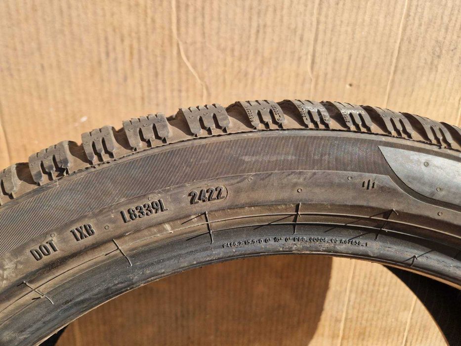 1 Pirelli R19 225/45/
 Зимна гума
DOT2422