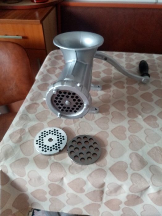 Vind mașina tocat nr 22 de calitate