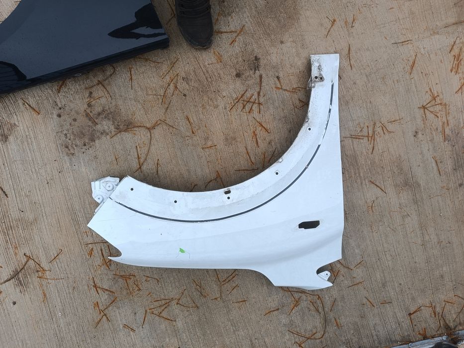 Aripa dreapta Dacia Logan 3 Sandero cu defect 2021